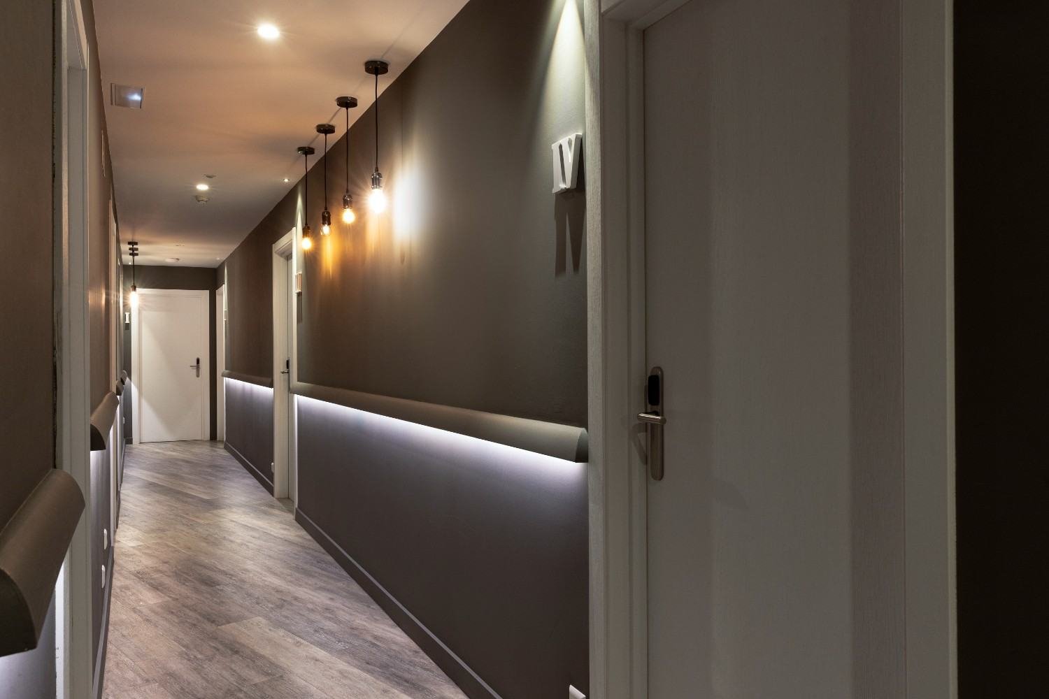 Wireless Ceiling Fixtures: Best for Larger Hallways