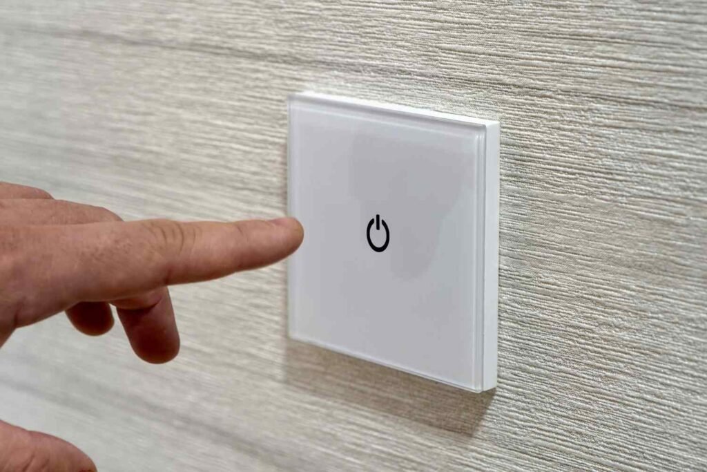 How Does a No-Neutral Smart Switch Work?